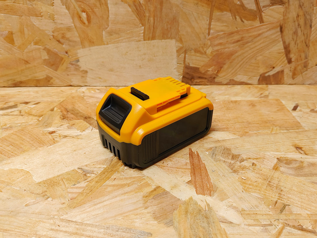 DeWalt GPS Battery Tool Tracker