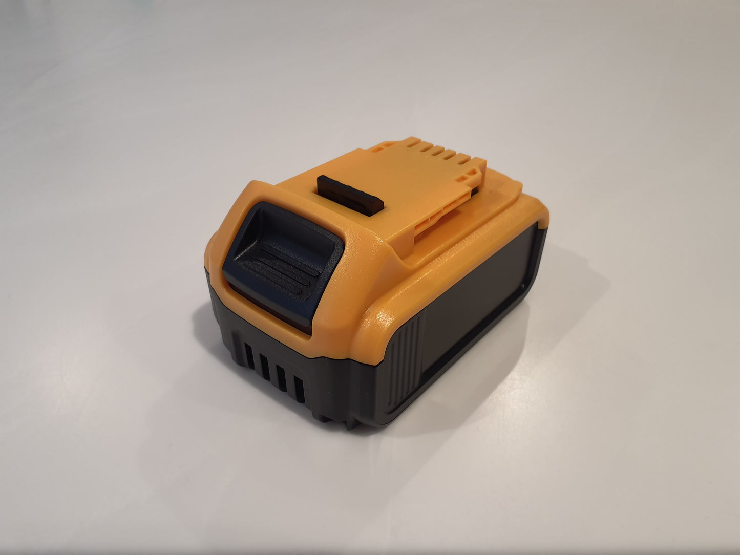 dewalt 18v gps tracker
